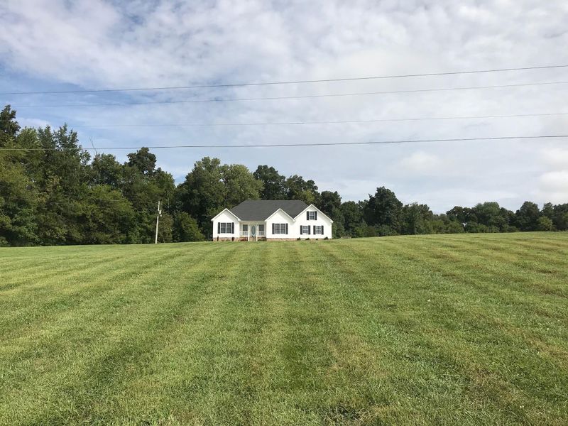 2220 Kinneys Rd, Cedar Hill, TN 37032