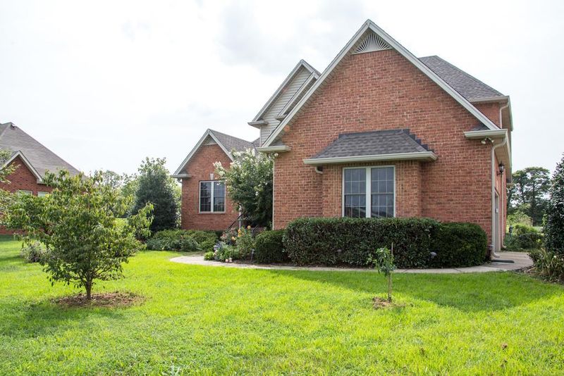 1018 Double Tree Ln, Gallatin, TN 37066