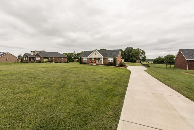 1011 Spire Way Dr, Castalian Springs, TN 37031