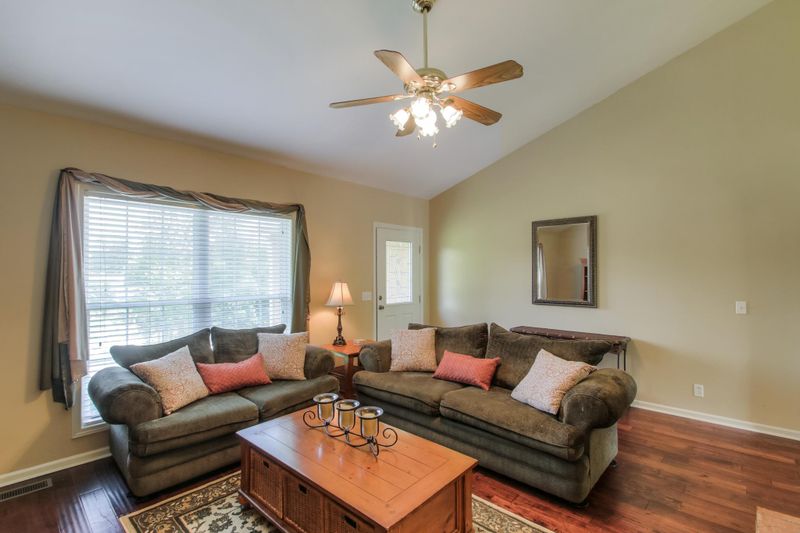 1047 Burnham Dr S, Hendersonville, TN 37075