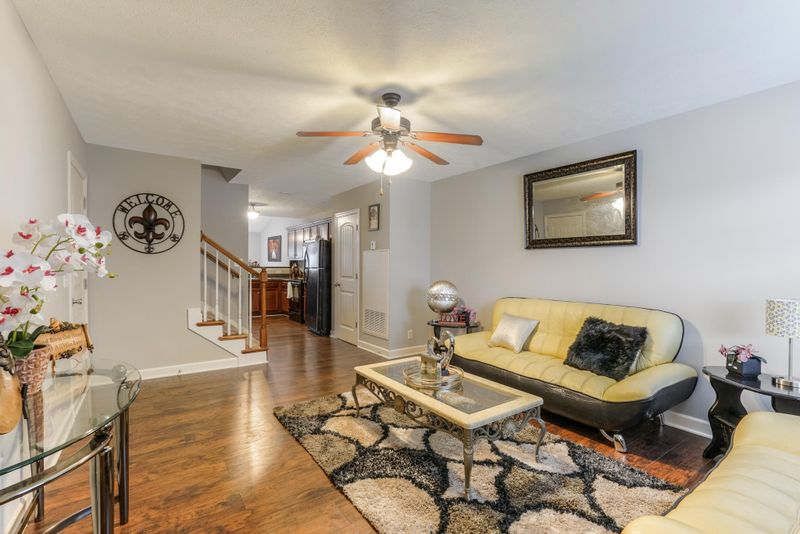 1926 Warmingfield Dr, Murfreesboro, TN 37127