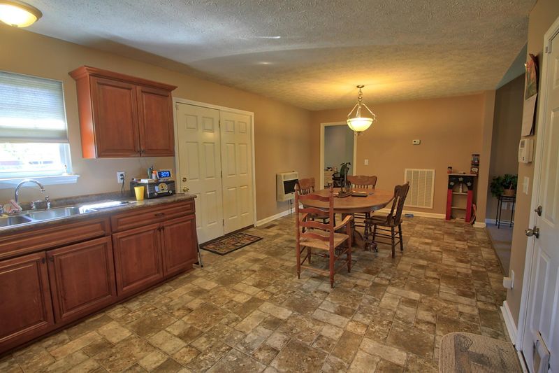3078 Carol Ln, Cross Plains, TN 37049