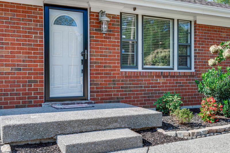 589 Whispering Hills Dr, Nashville, TN 37211