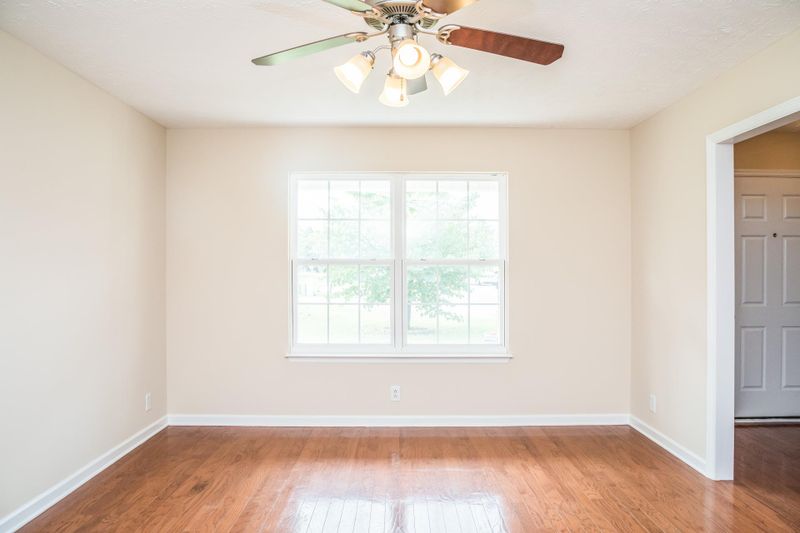 1305 Sunray Dr, Murfreesboro, TN 37127