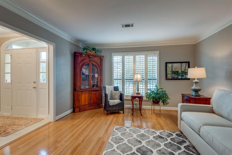 8917 Sawyer Brown Rd, Nashville, TN 37221
