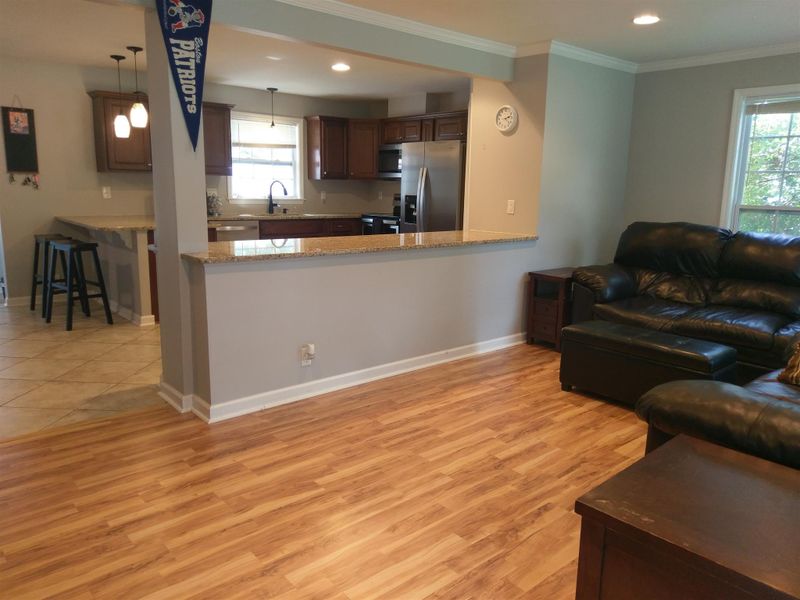 1518 Foxdale Dr, Murfreesboro, TN 37130