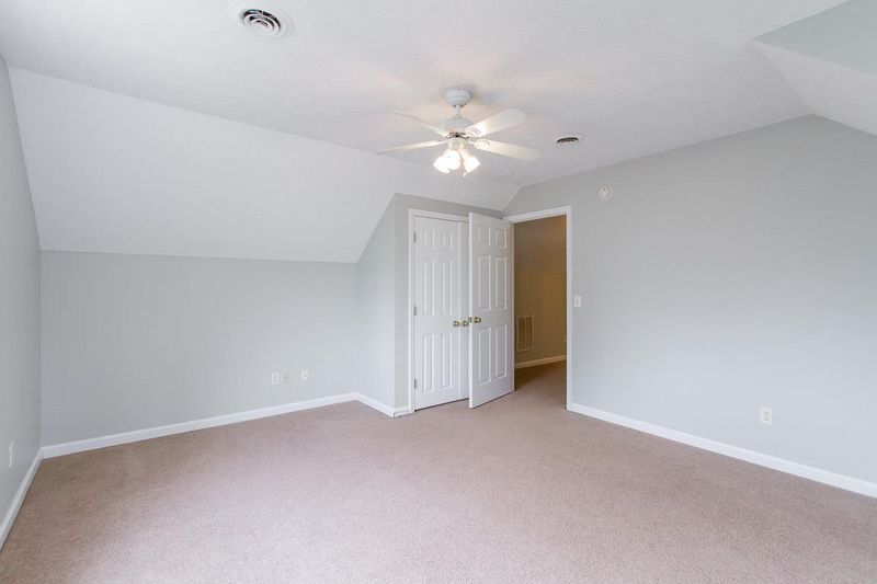 2050 Holbeach Dr, Murfreesboro, TN 37130
