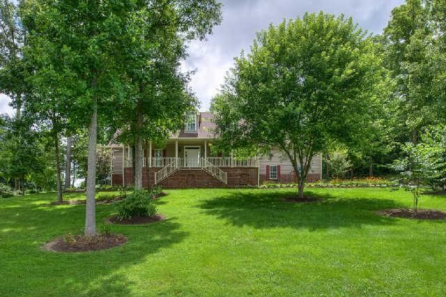 1017 Johnston Dr, White Bluff, TN 37187