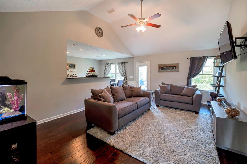 1512 Halverson Dr, Murfreesboro, TN 37129