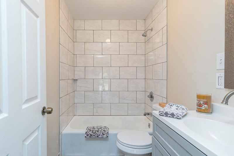 2142 Burns St, Nashville, TN 37216
