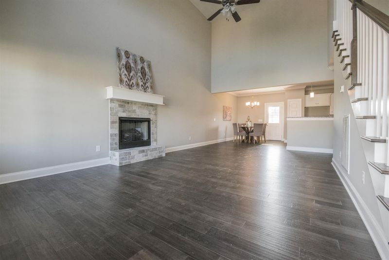 1242 Matheus Dr, Murfreesboro, TN 37128