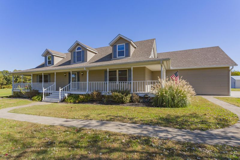 4317 James Stone Rd, Cedar Hill, TN 37032