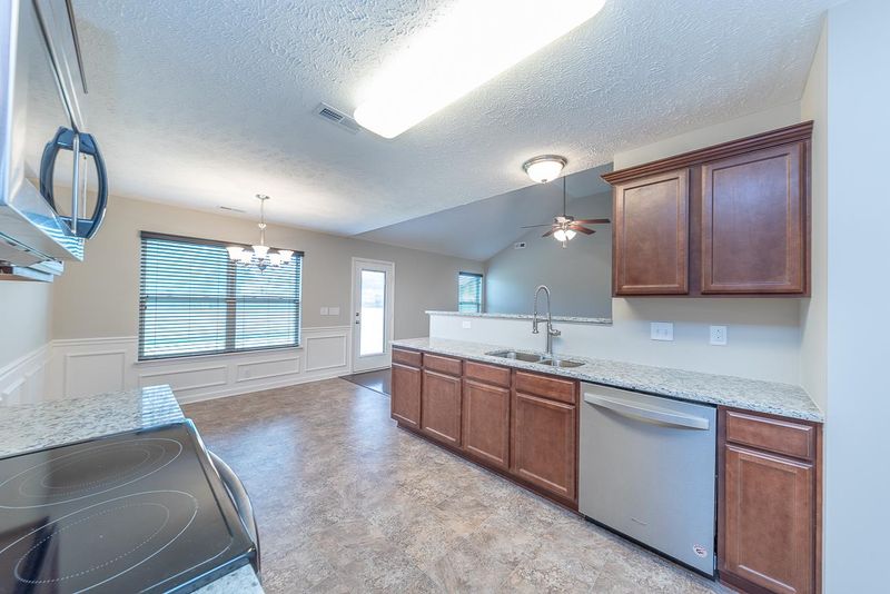 1120 Halverson Dr, Murfreesboro, TN 37128