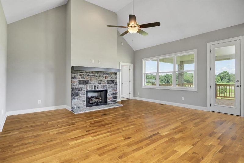 2401 London Ln, Greenbrier, TN 37073