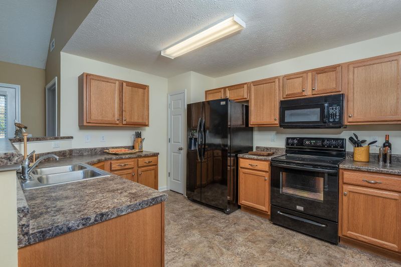2038 Barretts Ridge Dr, Murfreesboro, TN 37130