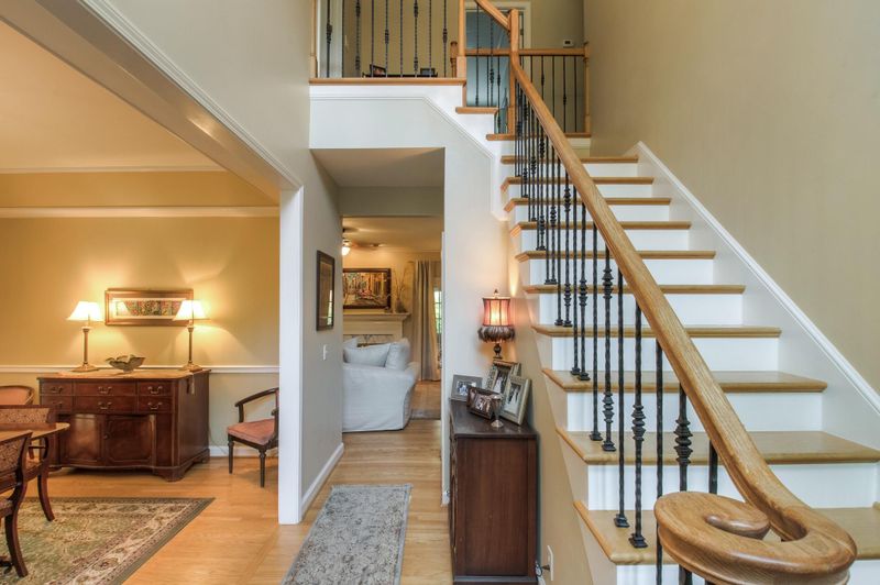 900 Grapevine Ln, Nashville, TN 37221