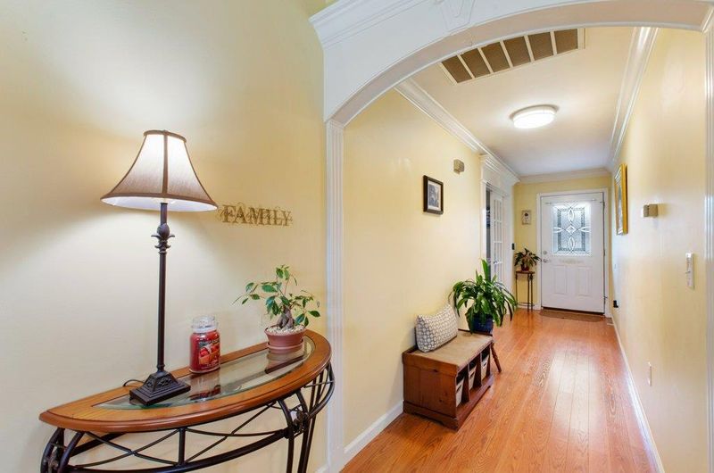 1522 Twin Oak Dr, Murfreesboro, TN 37130