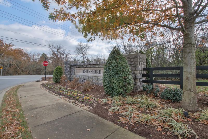 5054 Saint Ives Dr, Murfreesboro, TN 37128