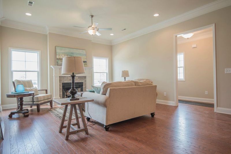 2244 Stonecenter Ln, Murfreesboro, TN 37128