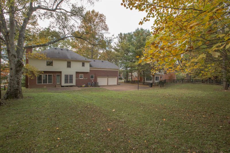 127 Eagles Glen Dr, Franklin, TN 37067