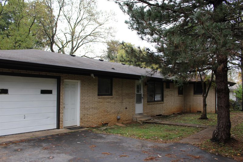 902 Minerva Dr, Murfreesboro, TN 37130