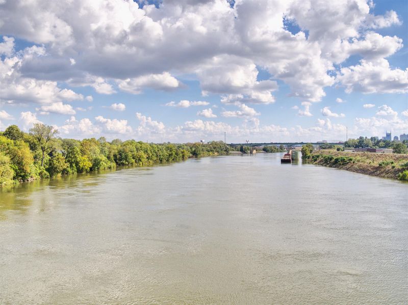 1517 Lock Rd, Nashville, TN 37207