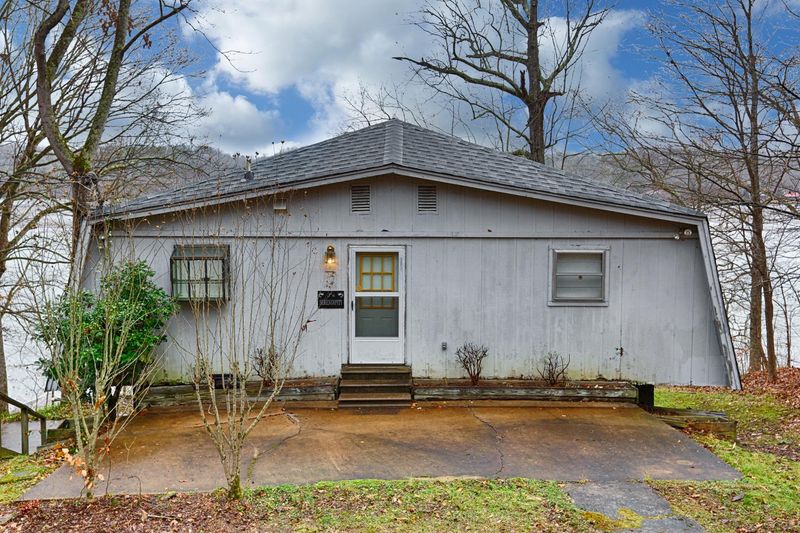 18541 Bream Bluff Rd, Athens, AL 35611