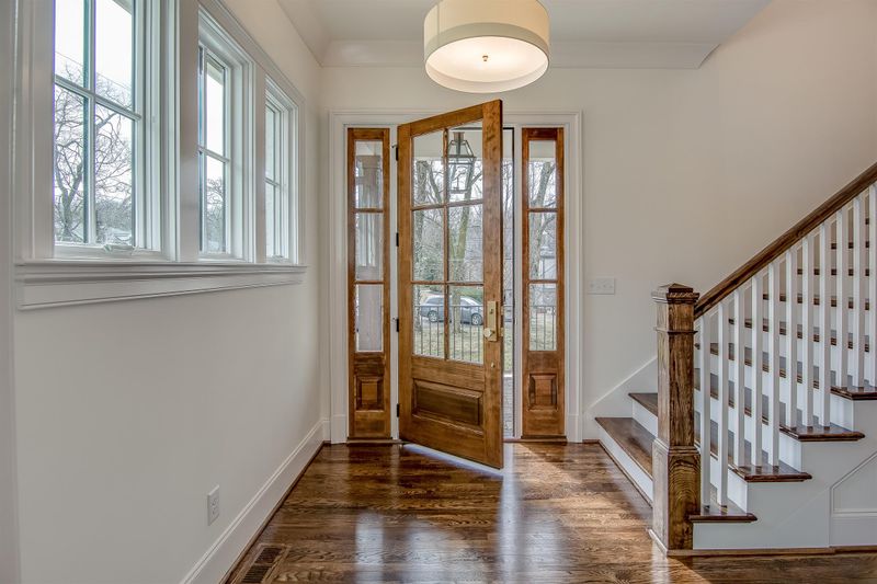 913 Cantrell Ave, Nashville, TN 37215