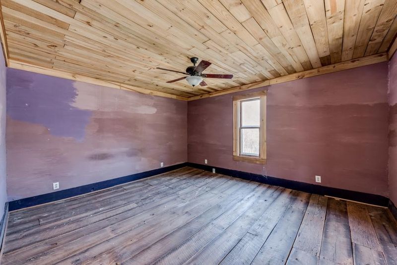 1099 Troutt Rd, Bethpage, TN 37022