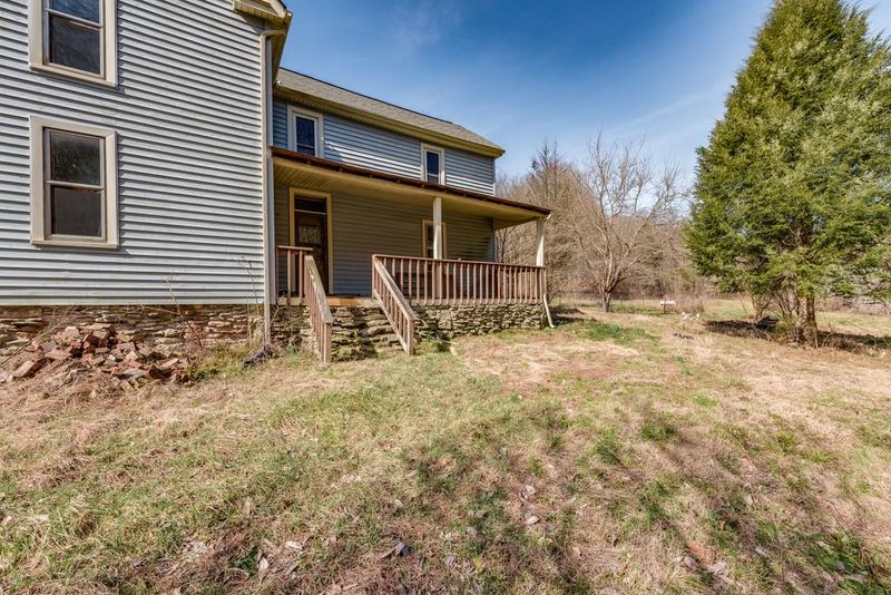 1099 Troutt Rd, Bethpage, TN 37022