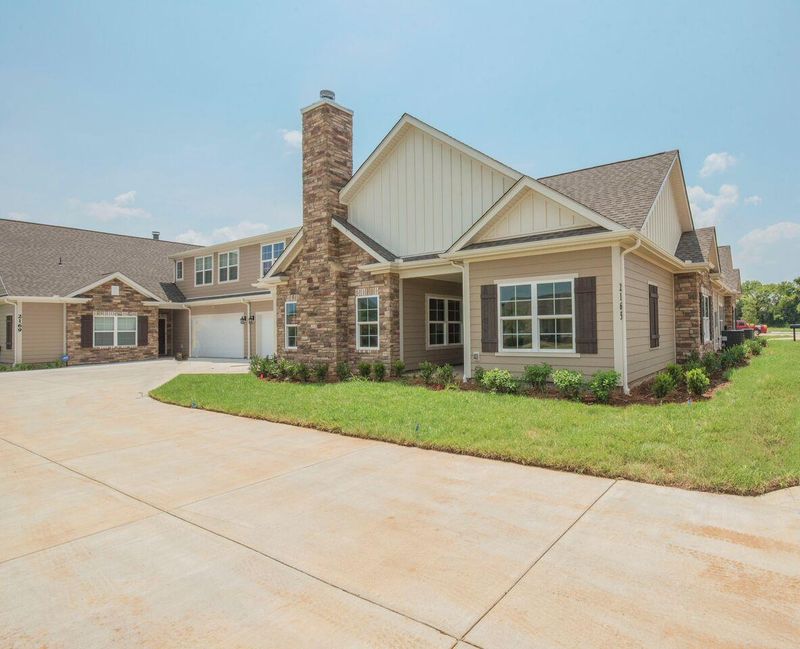 2180 Stonecenter Ln, Murfreesboro, TN 37128