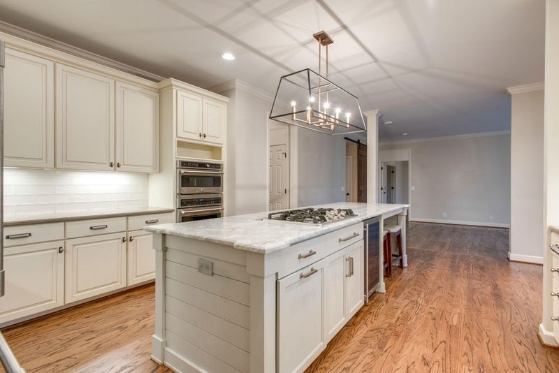 1120 Osprey Ln, Nashville, TN 37221