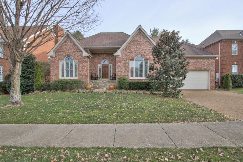 141 Polk Place Dr, Franklin, TN 37064