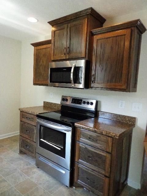2048 Eisley Ln, Columbia, TN 38401