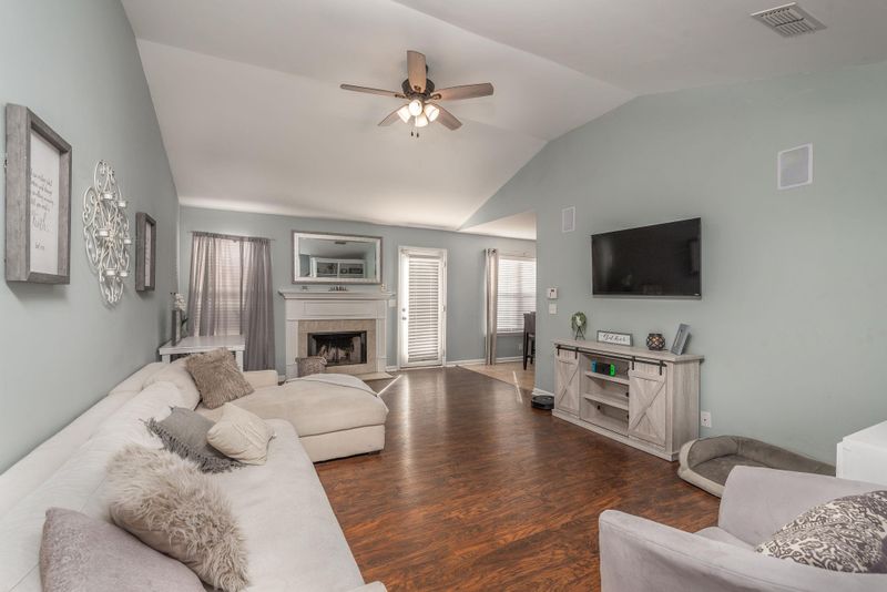 2013 Saint Andrews Dr, Murfreesboro, TN 37128