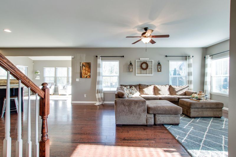 1205 Oak Dr, Murfreesboro, TN 37128