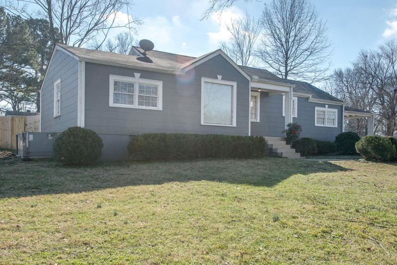 2704 Live Oak Rd, Nashville, TN 37210