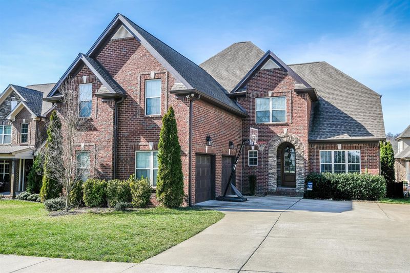 8011 Fenwick Ln, Spring Hill, TN 37174