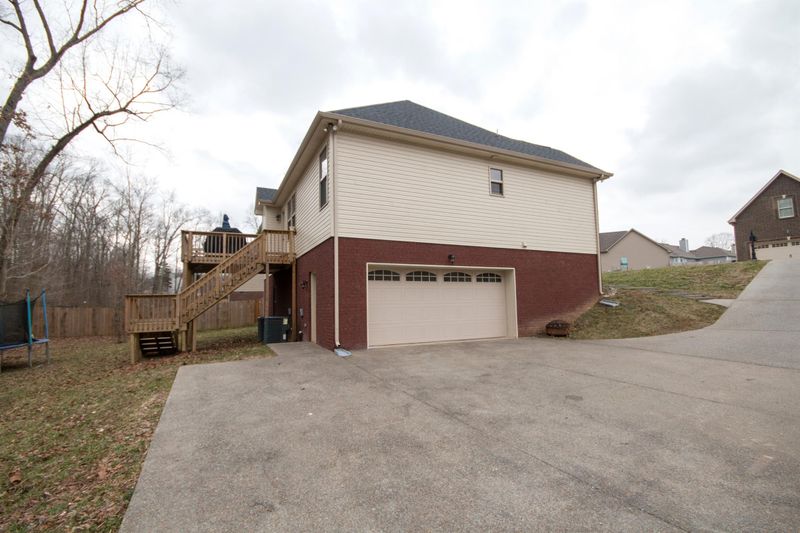 200 E Winterberry Trl, White House, TN 37188