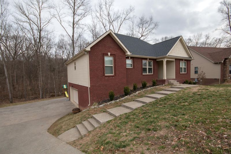 200 E Winterberry Trl, White House, TN 37188
