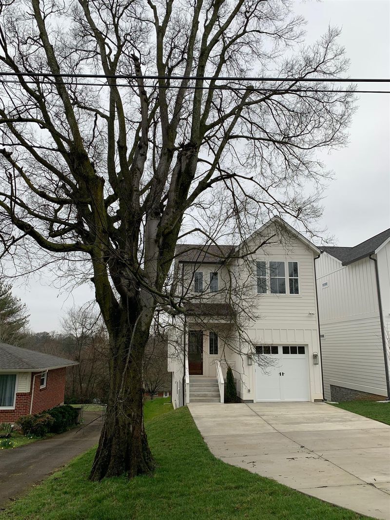2416B Chapman, Nashville, TN 37206
