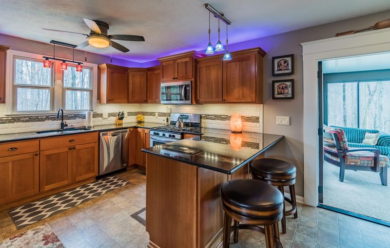 369 Westview Rd, White Bluff, TN 37187