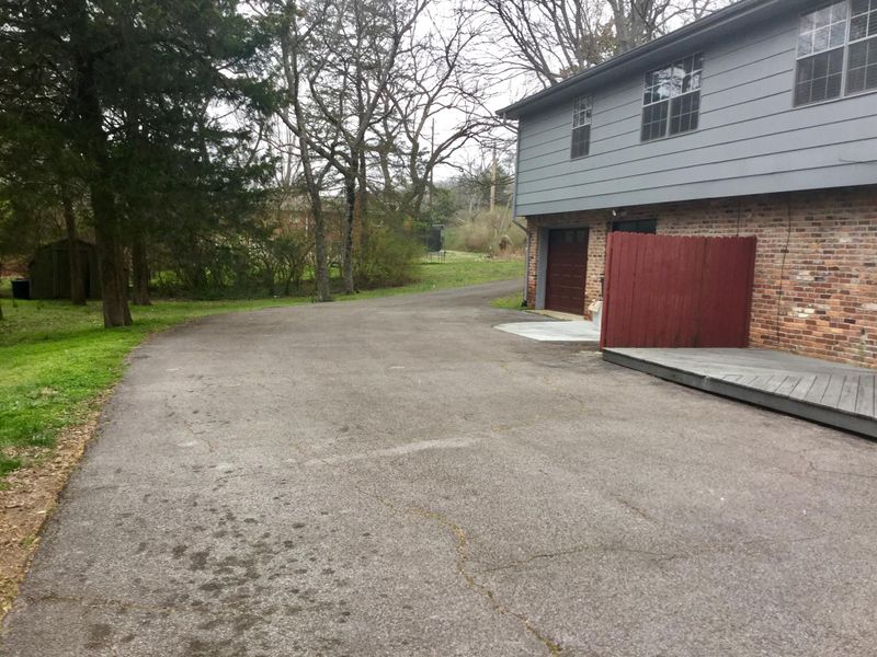 821 Davidson Dr, Nashville, TN 37205