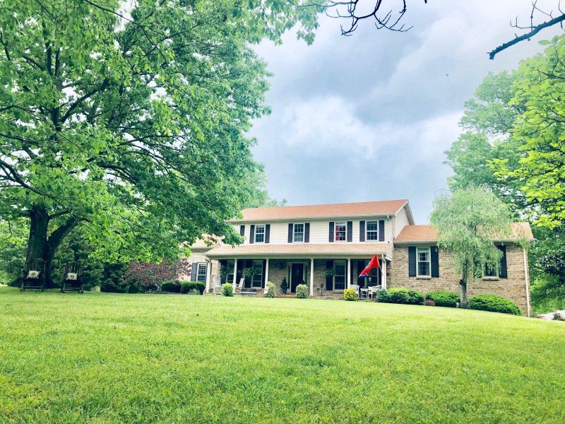 1002 Lake Colonial Dr, Arrington, TN 37014