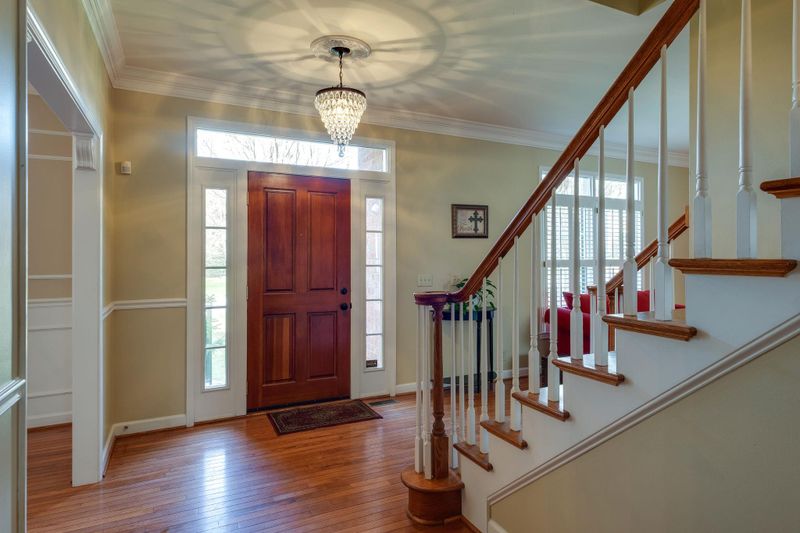 901 Grapevine Ln, Nashville, TN 37221
