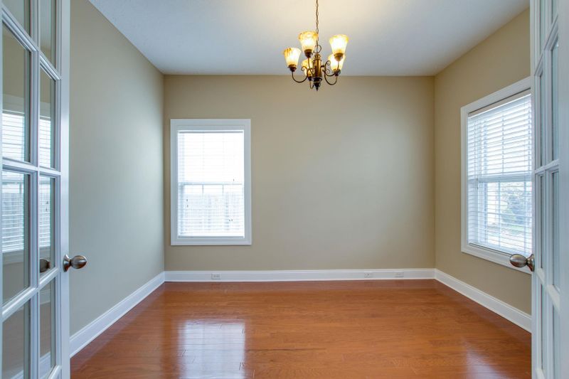 2467 Oak Hill Dr, Murfreesboro, TN 37130