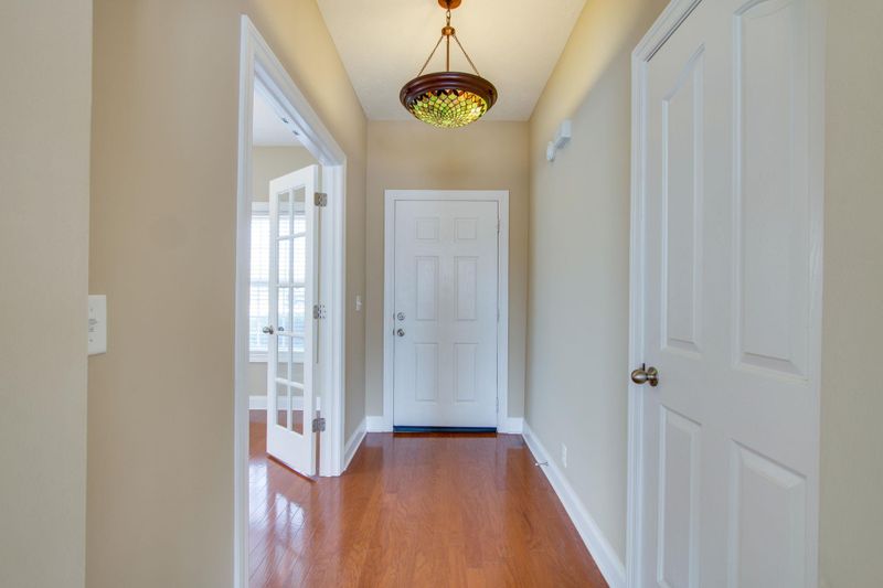 2467 Oak Hill Dr, Murfreesboro, TN 37130