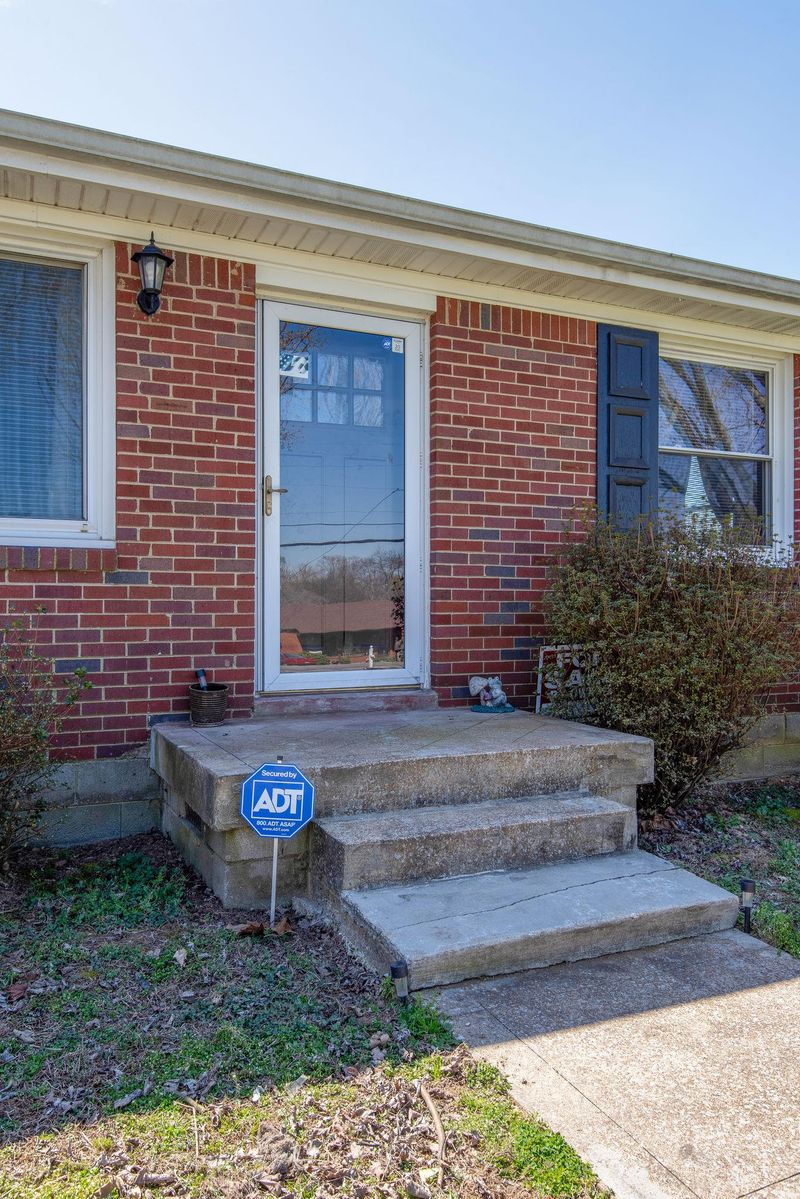 381 Brewer Dr, Nashville, TN 37211