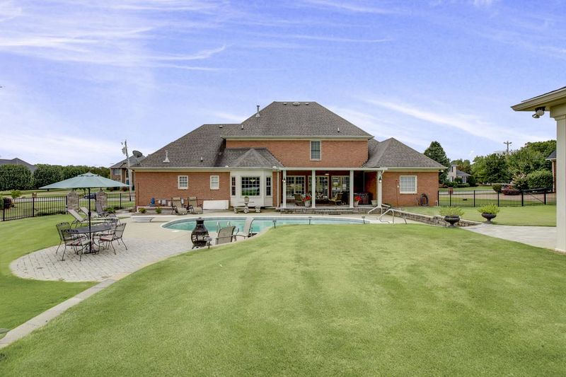 2407 W Clay Dr, Lebanon, TN 37087
