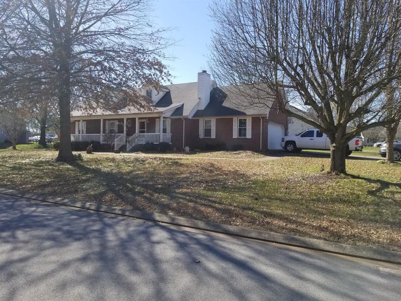 2610 Riverstone Dr, Murfreesboro, TN 37128